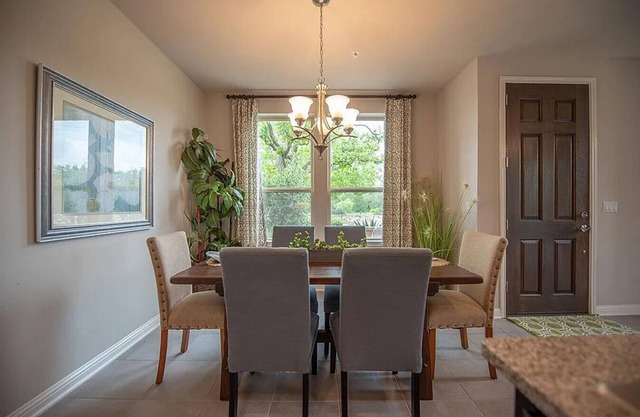 Modern North Austin 4 Bedroom Stay