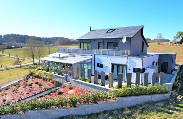 Modern Oasis w/Hottub, View, Gym