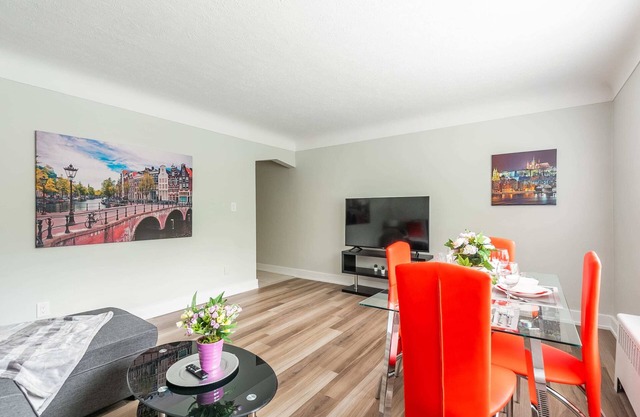 Modern Pet-friendly 1BR Near Downtown Hamilton