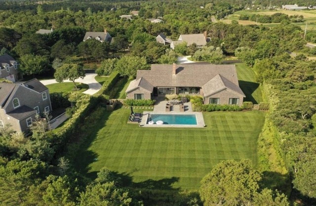 Modern Polpis Oasis! Private pool with yard and spacious bedrooms.