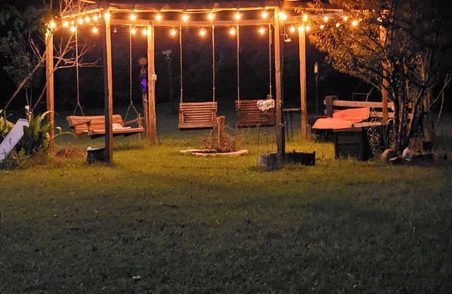 Modern relaxing cabin. Firepit, hot tub & goats on property, nearby fishing,.