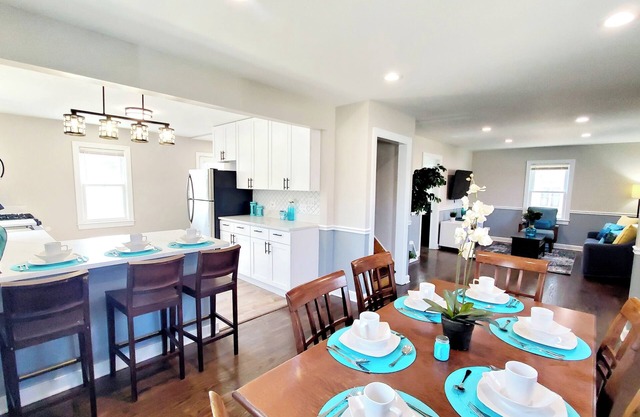 Modern Remodeled Quiet 4 Bedroom 2 Bathroom Home in the heart of St. Charles