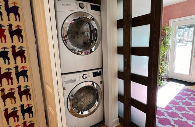 Modern Renovated Rowhouse-Capitol Hill, Metro, Parking