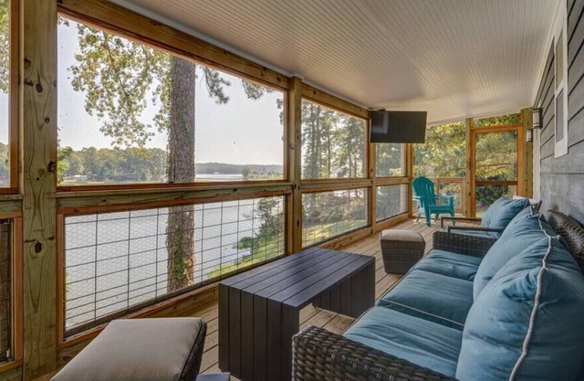 Modern renovated Lake home with awesome GameRoom!