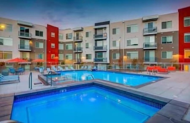 Modern Resort Inspired 2BR Apt w/Pool/Gym/Hot Tub