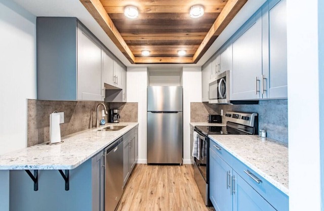 Modern, Rustic 2 Bed/1 bath 6 blocks from Mayo