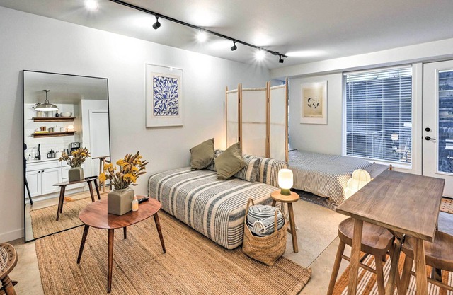 Modern Seattle Studio ~ 2 Mi to Downtown