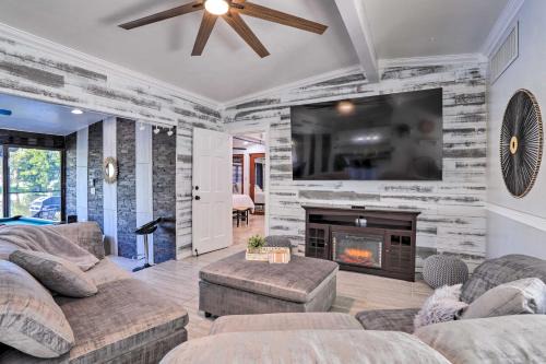 Modern Seminole Home with Patio, 3 Mi to Beach!