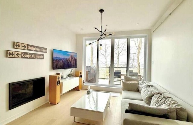 Modern ski-in/ski-out 3 bedroom condo in Bromont