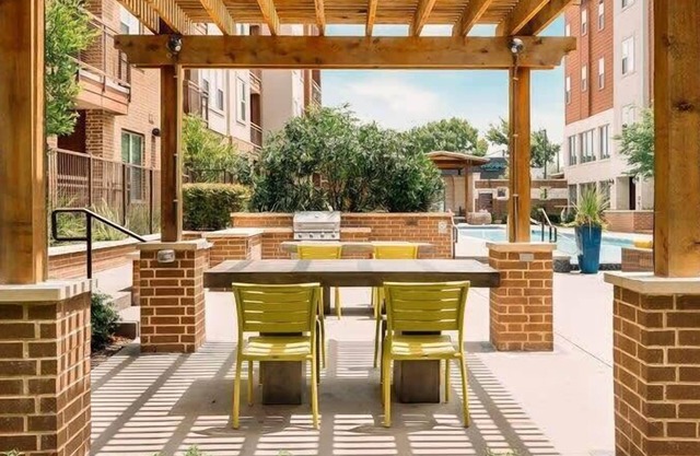 Modern SoCo CozySuites w/ 2 Pools! #04