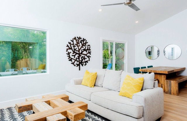 Modern South Austin Home - 7 miles to Downtown