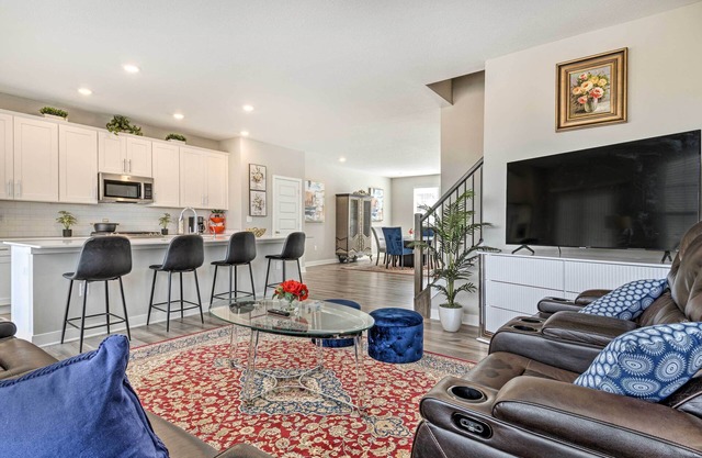 Modern & Spacious Family Home w/Pool Access!