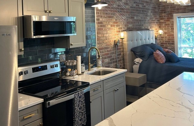 Modern studio loft located in the heart of the Culinary District in East Dundee!