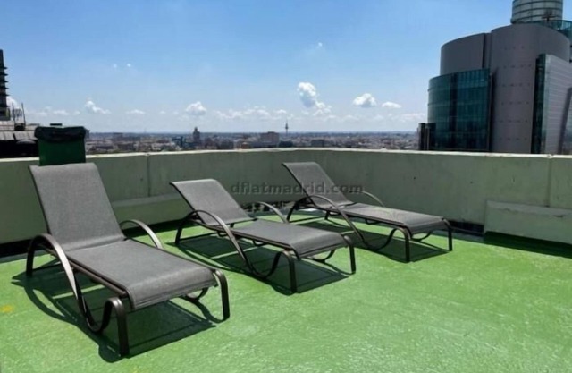 Modern Studio Loft with City Views, Rooftop Pool & Smart TV