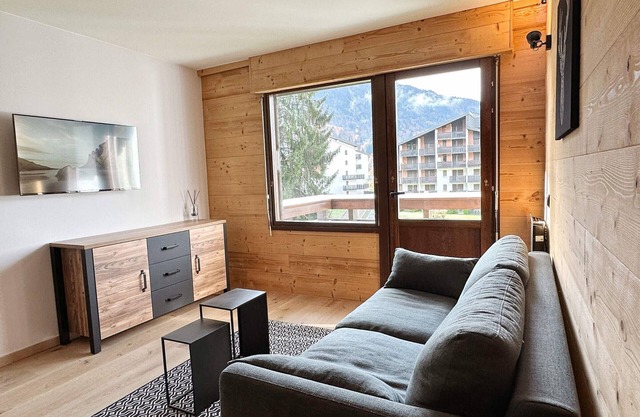 Modern studio with private parking near the center