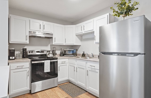 Modern & Stylish 2BD, 1BA Retreat in Downtown Springfield Medical District!