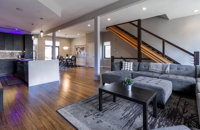 Modern & Stylish 3-Story Home w/ View of the Arch