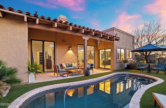 Modern & Stylish El Con Patio Home on The 3rd