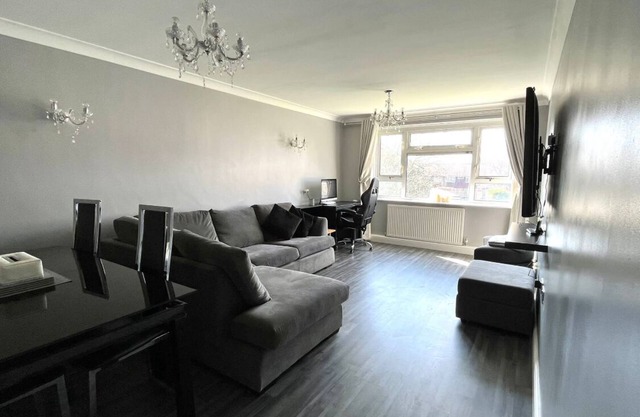 Modern Stylish Two Bedroom Entire Apartment