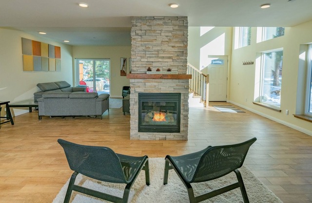 Modern Times - Amazing Place With Super Open Concept! Jet Tub! 3 Bedroom Home