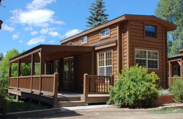 Modern "Tiny Home" Style Cabin on Taylor River with Private Fishing Access