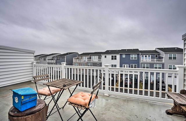 Modern Townhome 4 Mi to Downtown Frederick!