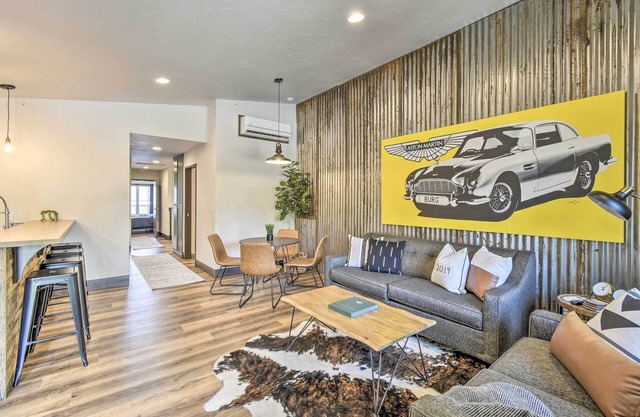 Modern Townhome w/Deck - 1/2 Mi to Elkhart Lake!