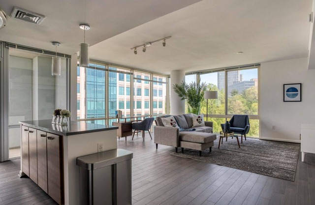Modern Tysons Corner 2BR w/Pool, nr Restaurants & Bars, by Blueground