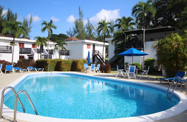 Modern & Updated 1-bedroom condo with Golf Course View just perfect for Two!