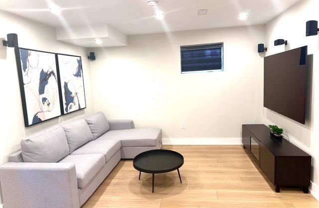 Modern & Updated Basement Unit, private & fully independent, in central Whitby