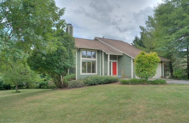 Modern Updated Home Only 1 Mile From Virginia Tech Campus - Sleeps 6