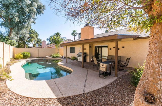 Modern Vacation home in charming Kierland Scottsdale location! Great Rates!