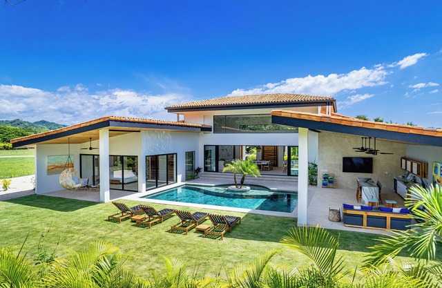 Modern villa at exclusive Hacienda Pinilla 5min from beach/golf & beach club
