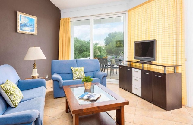 Modern villa close to the port of Addaia.