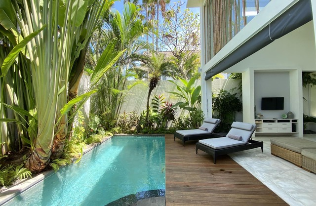 Modern Villa in Seminyak, 5 bedrooms with 2 pools