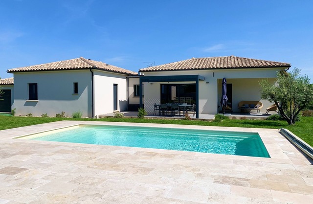 MODERN VILLA WITH POOL IN VAUNAGE