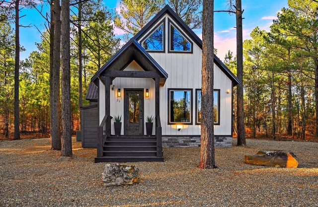 Modern Wellness Retreat | Yoga EV Pet Friendly