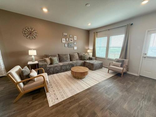 Modern Western 5BR Retreat! BMT SeaWorld Riverwalk Alamo