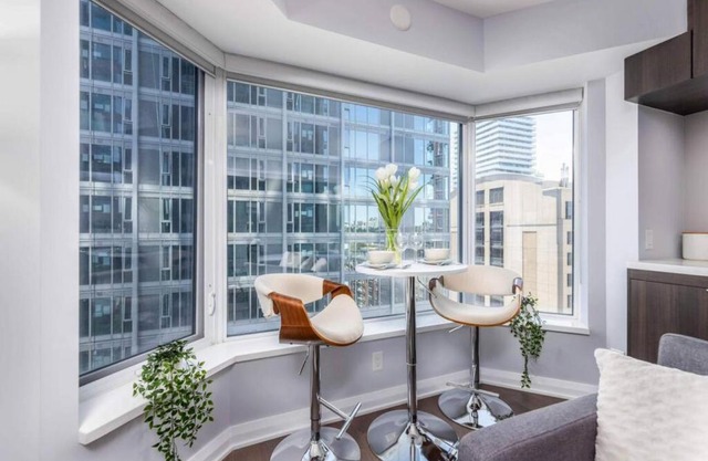 Modern Yorkville 1Br 1Ba Gym Upscale Area