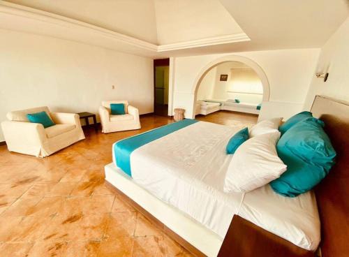 Moderna casa de 3 dormitorios con cama King size y vistas al horizonte de la piscina