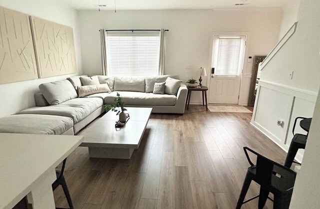 ModernCottageLuxury - Brand New with 3 full baths