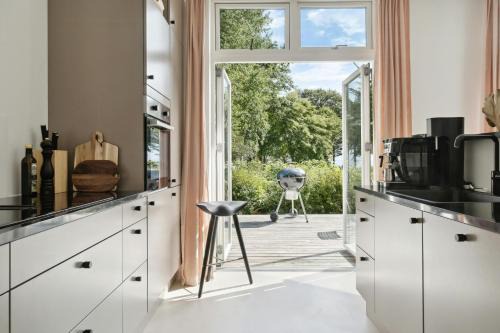 Moderne Familiesommerhus Ved Hav Og Aktiviteter