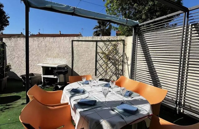 Modernes und praktisches Ferienhaus: WLAN, Klimaanlage, Parkplatz und Innenhof