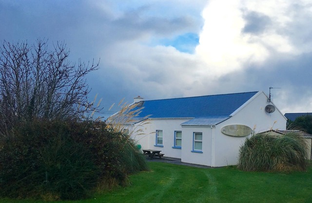 Modernised comfortable cottage close to blue flag beaches on the Dingle way
