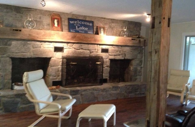 Modernized, open style, waterfront lakehouse! Sleeps up to 10! Great swimming!