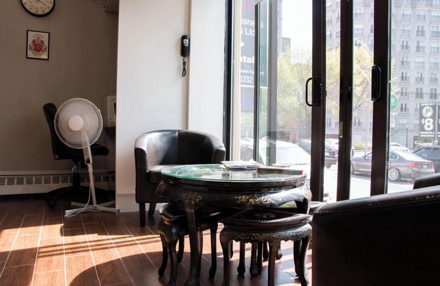 Moe's Suite Hotel