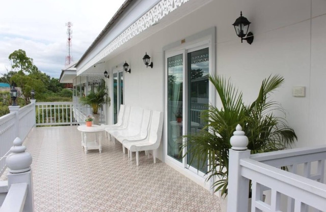 Moeimanee Resort
