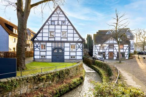 MOLA Apartments-Historische Ferienwohnung im Bachviertel Herdecke Zentrum für 3 Personen-Gratis Parkplatz-Highspeed WLAN-auch für Langzeit geeignet