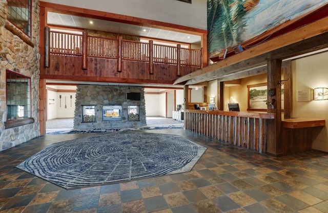 Moline Riverbank Charm! Complimentary Services & Saloon | 3 Units