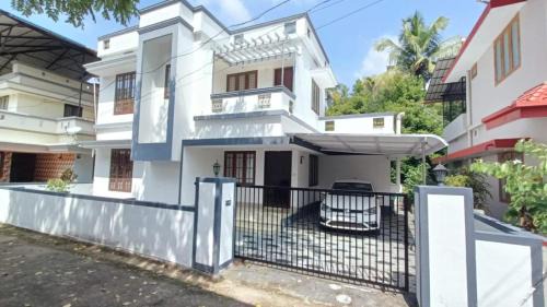 MOM'S VILLA